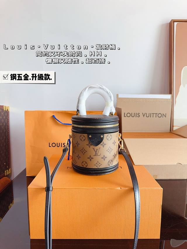 配礼盒 Lv Canne 发家致富第一-步■入个lv发财桶使用率100%的这款lv圆桶 容量真的巨巨巨大++ 手机 粉饼 卡包都塞得下 怪不得总有人说它是“饭桶