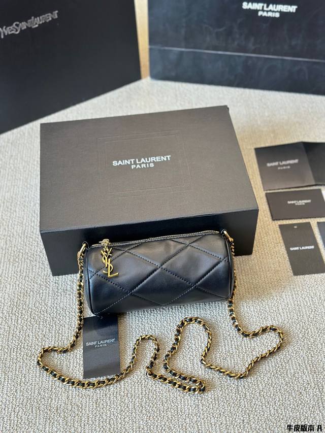 牛皮版本 Ysl 圣罗兰女士 笔筒包 极简主义最爱的款式、透露着高级的美感翻盖搭扣很新颖~空间的话放手机也完全无压力哦！ 这个包真是绝了这就是极简遇上复古的感觉