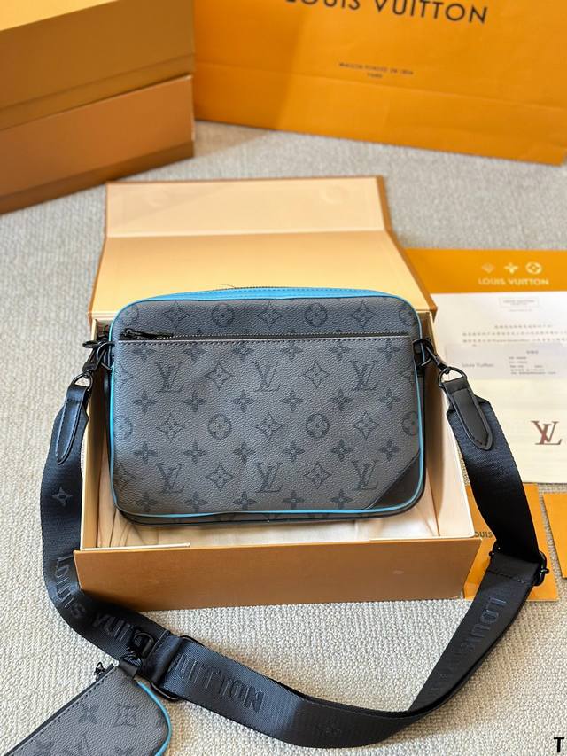 Lv Outdoor邮差包 规格:L26.0Xh20.0Xw10.5Cm 男包推荐~Iv Outdoor邮差包害 通勤包必备款，真的很推荐这款，可以斜挎，可以单