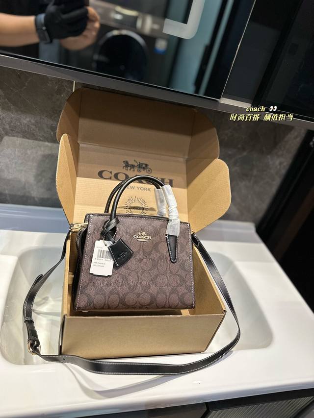 礼盒包装 蔻驰coach Andrea戴妃包 24春夏新品 好看的造型，简约大气不失典雅和时尚的外观风格 轻松驾驭多种场合和搭配风格 经典戴妃包款式更是紧跟流行