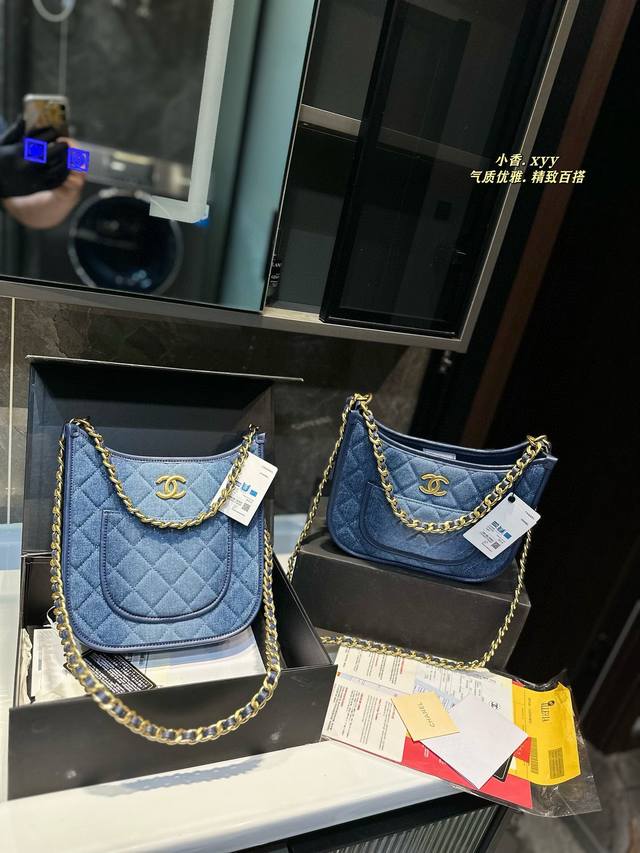 Chanel 24Ss新款 水洗马鞍包 独特做旧牛仔面料展现不羁潇洒的时尚态度啦~22Baghobo 小马鞍～每一款包包都超级吸引目光哒的轻巧精 致的尺寸很适合