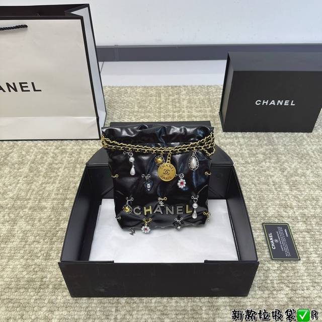 折叠盒 Chanel 2024Ss迷你垃圾袋#大爆款预测 天呐chanel Mini垃圾袋也太美了叭颐 预测下一个大爆款翻 好想拥有 #香奈儿垃圾袋 #Chan