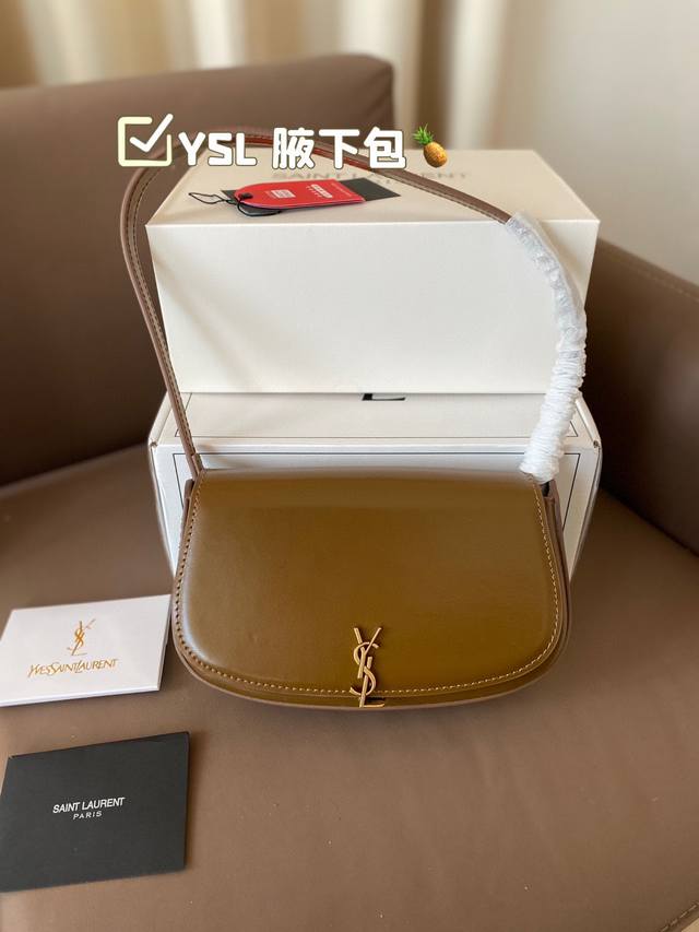 折叠礼盒 Ysl 到啦最新款腋下包voltaire 超chic的 尽显极致的圣罗兰 Ysl超级百搭哦！ 尺寸21*13