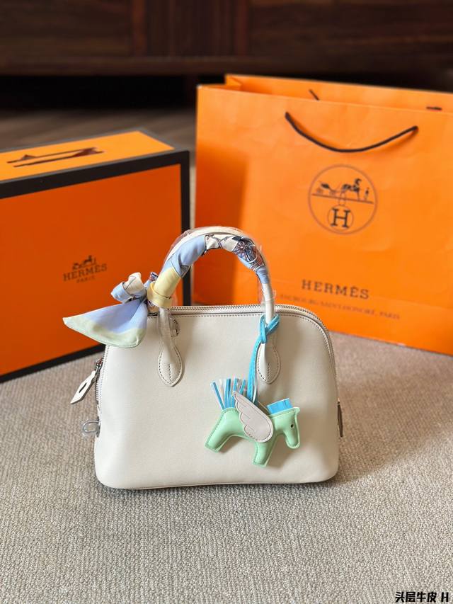 顶级原单 头层牛皮 Hermès 爱马仕 贝壳包 高端质量 专柜最新款进口荔枝纹 明星同款 原版质量 ，Hermès每个女孩的必备品 尺寸：25 18Cm