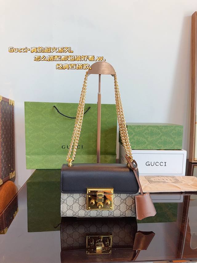 配礼盒 Gucci 酷奇 方锁包 月光宝盒 最新走秀款专柜限量上市 娱乐周刊主推款～超正点 原版内里 高端时尚 潮爆全球潮范们跟上脚步吧 喜欢的抓紧自留啦 超级