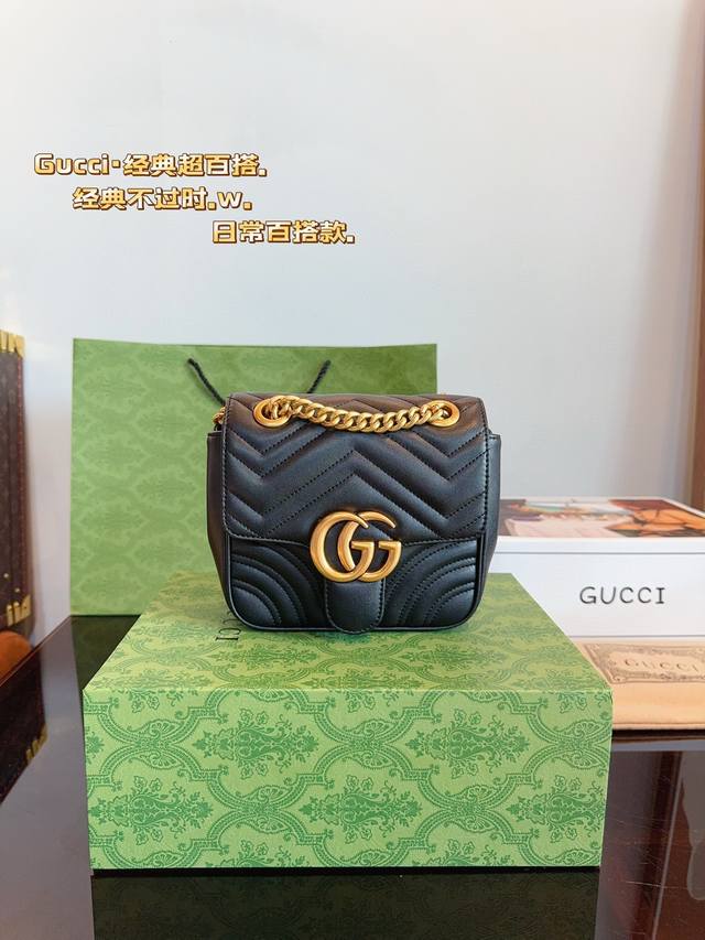 配礼盒 Gucci新款马蒙 Marmont小胖子包 Gucci Gg Marmont于出新款了 方方正正的一只小胖子 超百搭 尺寸：17*7*15Cm