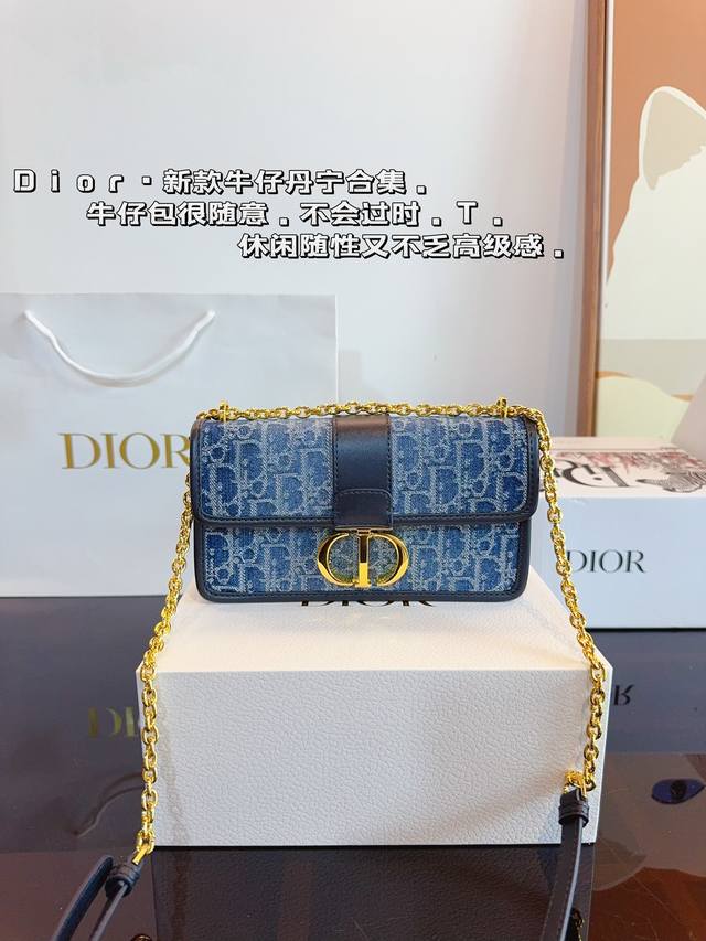 配礼盒. Dior Camp新款蒙田包 采用专柜御用原双版面绣花老料 迪奥的oblique复印古花图案早在上世纪六十年代在就巴黎时装周里掀热起潮 不同的如是今大