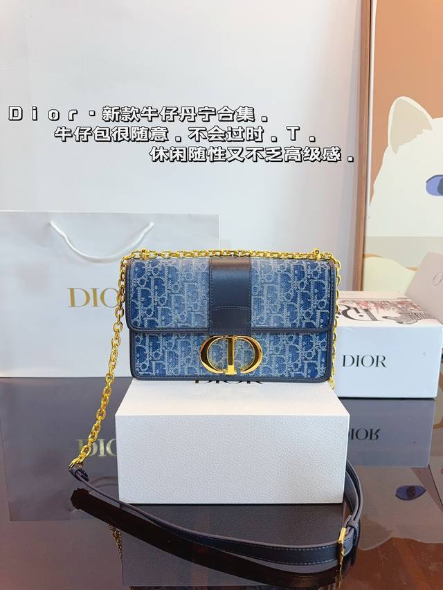 配礼盒. Dior Camp新款蒙田包 采用专柜御用原双版面绣花老料 迪奥的oblique复印古花图案早在上世纪六十年代在就巴黎时装周里掀热起潮 不同的如是今大