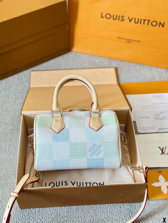 Lv Speedy 20Cm枕头包 无论版型 内里和专柜毫无差别 真正原版复刻 内里可拆卸 火遍全球的爆款机场大包 机车女神包 明星同款 贵气而充满活力的品牌设