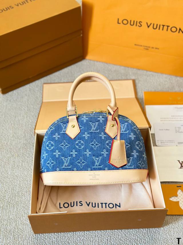 Lv 牛仔 贝壳包 原版高品质 包包这款retiro 手袋以标志性的老花面料制成 经典永恒。优雅低调的外形设计和宽敞的包身更加入了实用性。使用说明：-变色牛皮饰