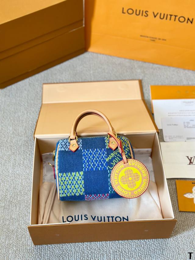 Lv Speedy 18Cm枕头包 无论版型 内里和专柜毫无差别 真正原版复刻 内里可拆卸 火遍全球的爆款机场大包 机车女神包 明星同款 贵气而充满活力的品牌设