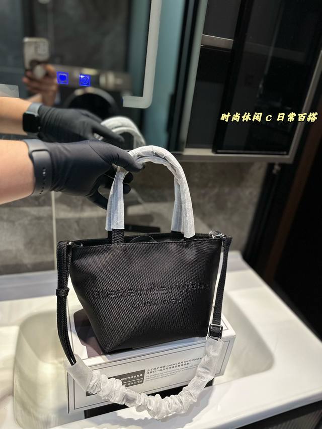 礼盒包装 亚历山大王托特 Alexanderwang大王全新春夏新款手提包针织材料瞬间爱了 分分钟钟揽粉哪个女孩不喜欢尺寸：20