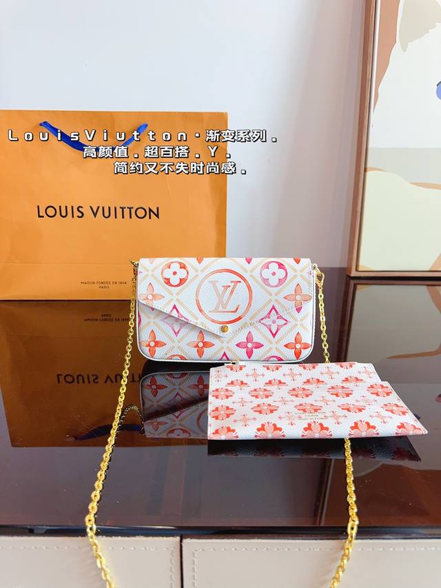 配礼盒. Lv 路易威登pochette新款 三合一链条单肩斜挎信封包 内里带有一个零钱包多个卡槽 路易威登louisvuitton比起非常火。信封包这一款lv