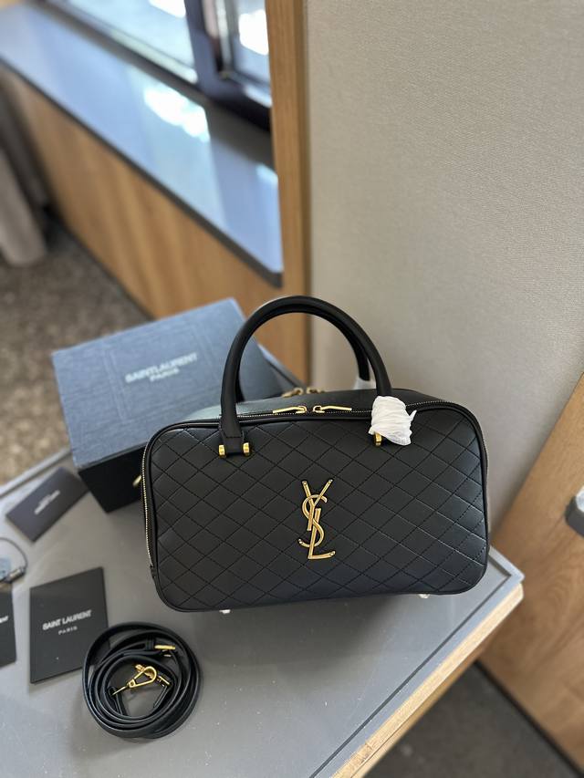 礼盒包装 Ysl 手提包 化妆包慵懒随性又好背上身满满的惊喜高级慵懒又随性彻底心动的一只size：28Cm