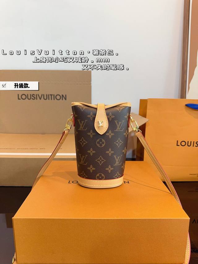 配礼盒 Lv 家 薯条包 手机包被种草这款lv的薯条包酷甜风 又很优雅设计感十足虽然经常能够在街上看见l 家 老花系列但是这款撞包率真的好低一年四季通勤都可以背