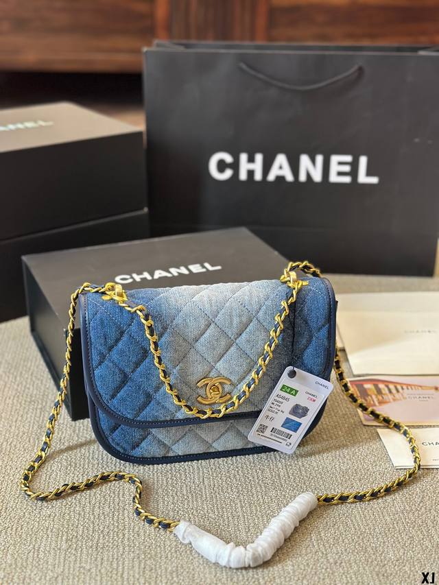 原版丹宁 Chanel 24Ss新款 水洗口盖包马鞍包独特做旧牛仔面料展现不羁潇洒的时尚态度啦~22Baghobo 小马鞍～每一款包包都超级吸引目光哒的轻巧精致