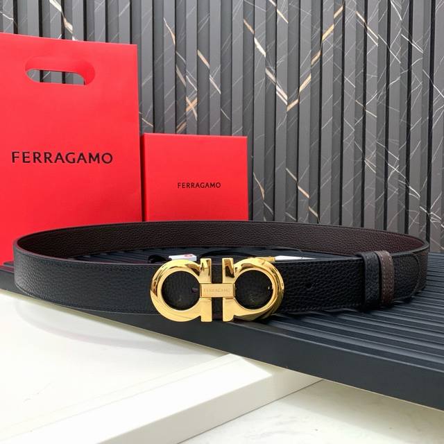 Ferragamo 菲拉格慕 扣头质感厚实 非市场普通货、双面头层皮摸起来手感就很好、皮带扣头灵活拆卸、可随意裁剪，送礼无需担心码数问题、双面两用、对应商务休闲