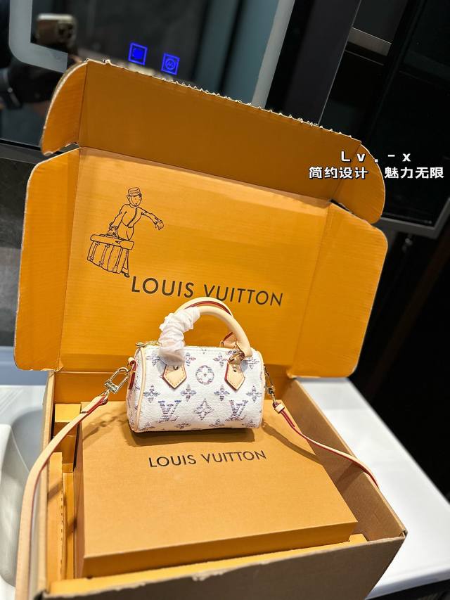 Lv 24S新款 牛仔枕头包 16Cm尺寸完美，上身真香拿到实物开箱后。我想说见到的实物比照片里好看，并且肩带可以拆卸，尺寸真的很ok了，既保留了nano的可爱