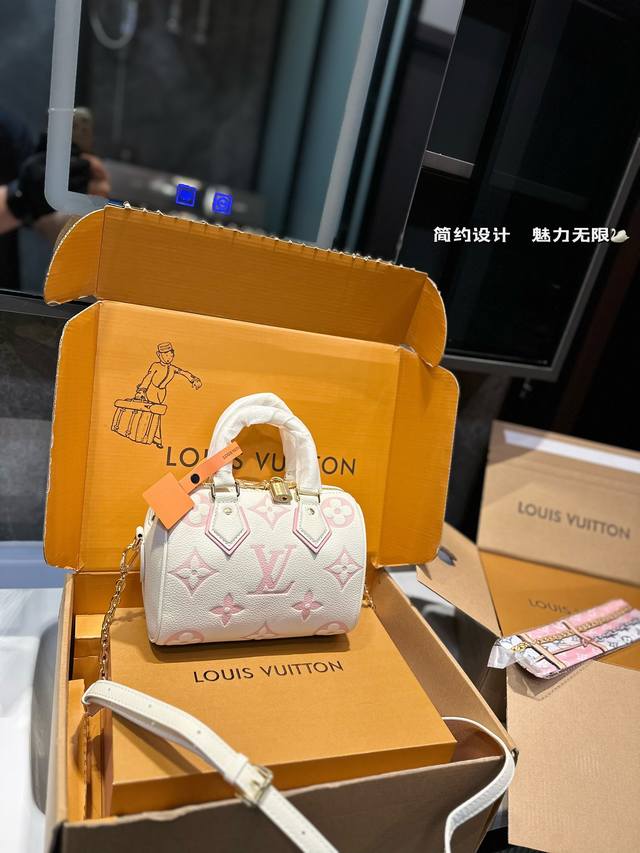 Lv 新配色 Speedy 枕头包 Lv 新款系列 枕头包 手袋,全网首发 Lv Speedy Nano 枕头包这款retiro 手袋以标志性 经典永恒。优雅低