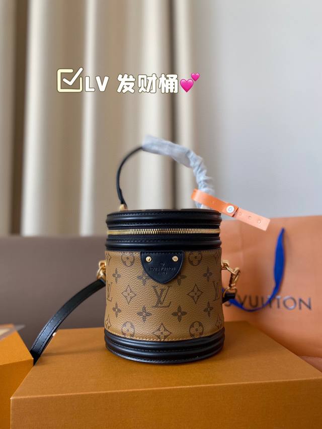 配折叠盒子 Lv 发财桶 备受拥戴拥有超久历史 华丽感爆棚 入门级轻熟款 秀气精致很提气质 单肩,斜挎百变偏爱这种百搭大气超女人的包款尺寸 15*17