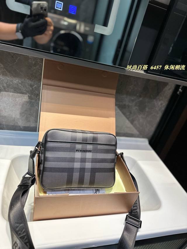 Burberry 巴宝莉相机包 男女通用单肩斜挎包 经典logo搭配原厂工艺材质 休闲百搭 采用精湛镶嵌细工，实物拍摄 原厂原版面料 配送防尘袋 25 X 18