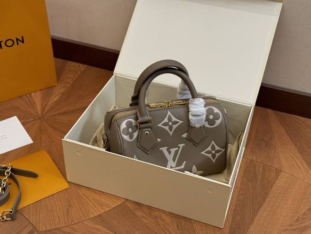 Size：21.15Cm Lv Speedy20新款枕头包搜索 Lv 枕头包配折叠盒