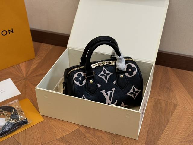 Size：21.15Cm Lv Speedy20新款枕头包搜索 Lv 枕头包配折叠盒