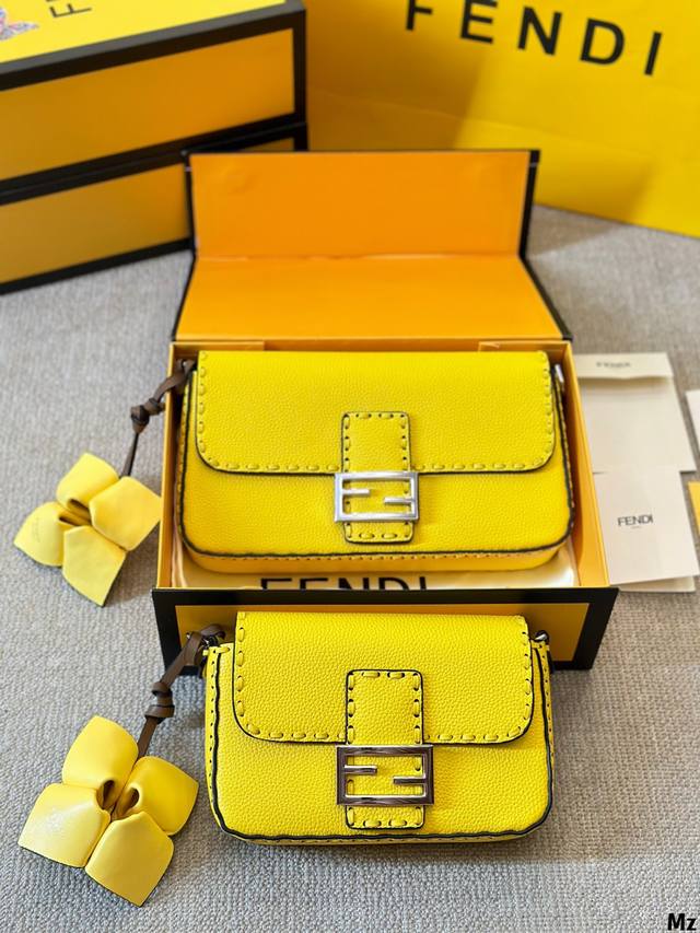 牛皮版本 Fendi Vintage法棍包 2023年米兰时装周街拍中，潮人们背的最多的包包大概就是fendi芬迪的这款腋下包了 经典布料 有种慵慵懒懒的街头风