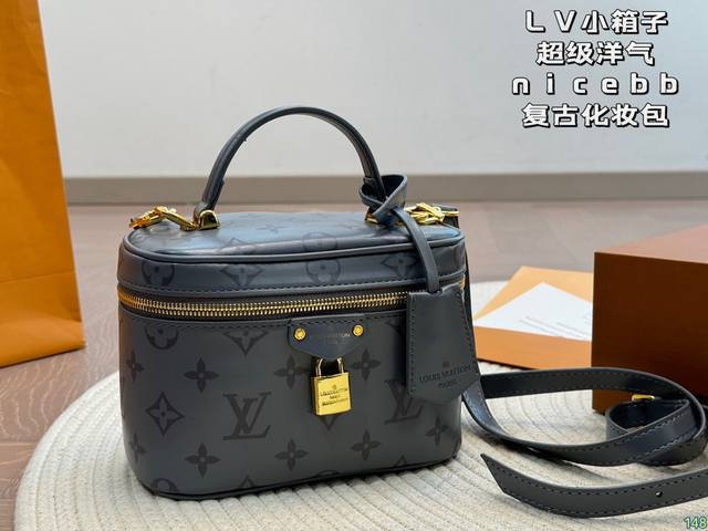 小箱子化妆包 Lv 小箱子超级洋气louis Vuitton 路易威登 Nice Bb复古化妆包有没有心动的感觉 尺寸 ：18 13