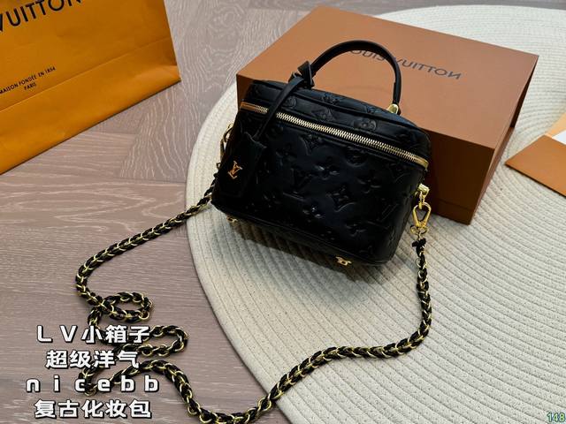 小箱子化妆包 Lv 小箱子超级洋气louis Vuitton 路易威登 Nice Bb复古化妆包有没有心动的感觉 尺寸 ：18 13