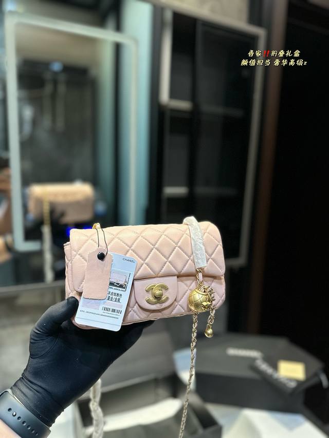 折叠礼盒 Chanel 小金球方胖子 调节扣“New Arrival”最美方胖子人间香奈儿白富美小姐姐必备款■单独夸最让人挪不开眼就是小金球了太高级~今年的新款