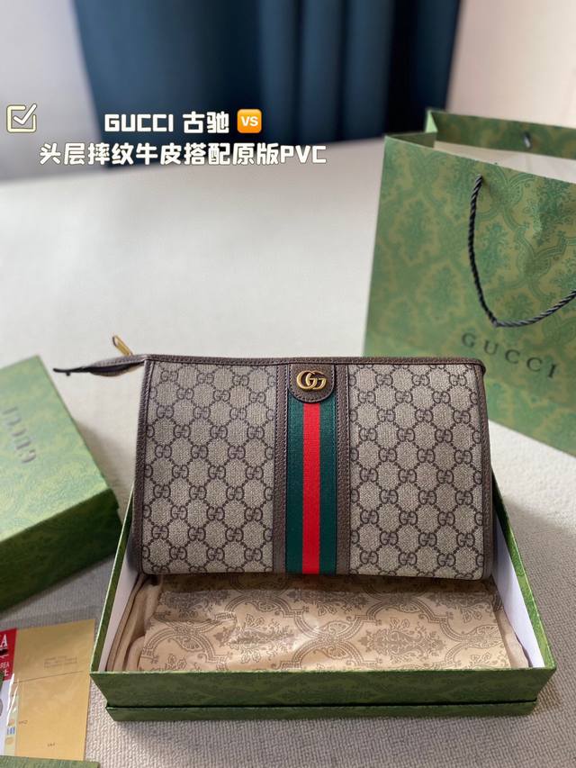 Gucci 古驰头层摔纹牛皮搭配原版pvc 商务休闲手拿包iphone 拉链暗袋 秘搭配长肩带 不可拆卸 可单肩斜挎 时尚，简约，尊贵，大气！规格：28×20×