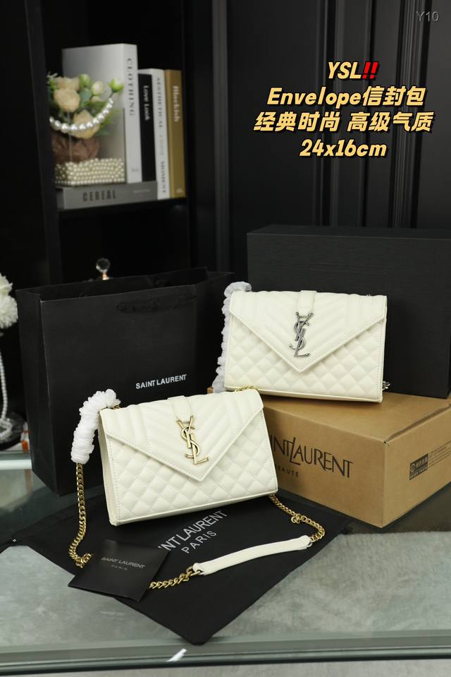 配全套礼盒圣罗兰ysl Envelope信封包简约才是百搭公式。复古又时髦，妥妥的街拍神器。出街通勤都可。容量很大，可肩背、斜挎。搭配很显高级感。是帅气女孩不可