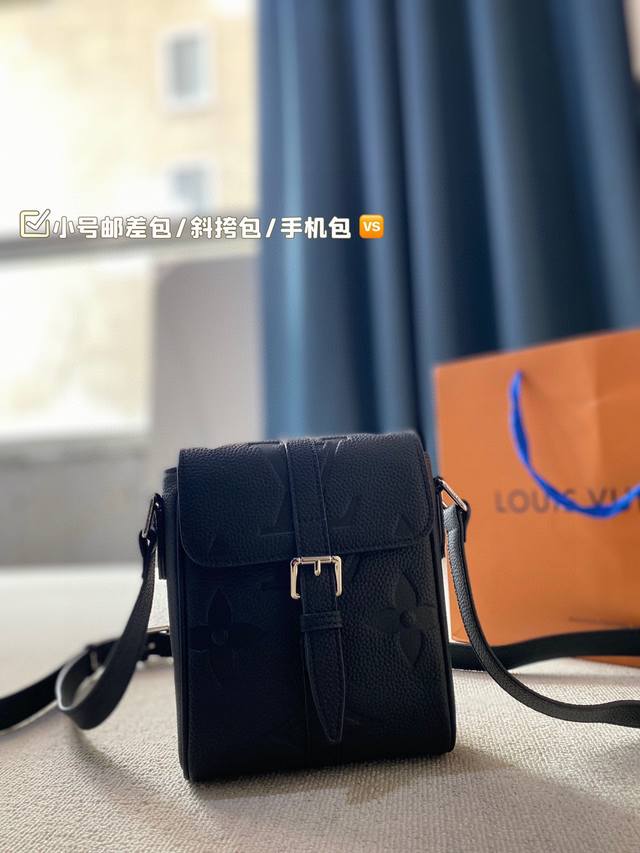 Louis Vuitton Gucci Montblanc小号邮差包 斜挎包 手机包 经典设计以多种自然原色焕新演绎，季复一季持续呈献新颖佳作。2024早春系列