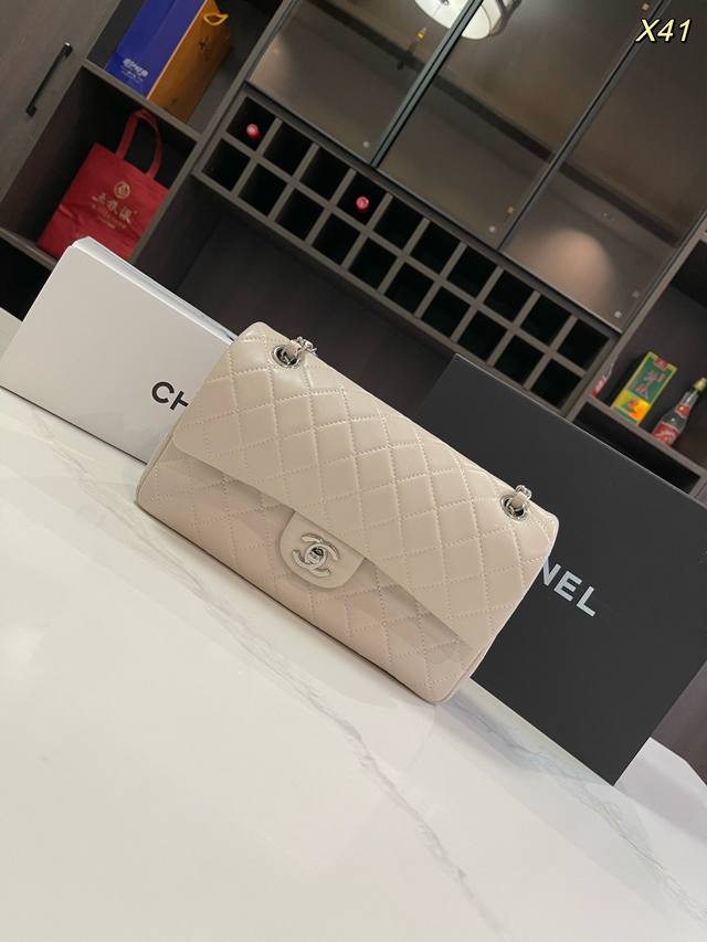 折叠礼盒飞机盒size：25*15Cm羊皮 Cf 链条包香奈儿 Chanel Cf 全称是 Classic Flap拿到手里才能感觉到它的魅力这份质感 仙女们值