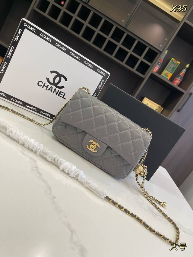 折叠礼盒飞机盒size：17*13Cm 20*12Cm香奈儿 Chanel 小羊皮香奶奶 金球方胖子“New Arrival”最美金球方胖子人间香奈儿白富美小姐 - 点击图像关闭