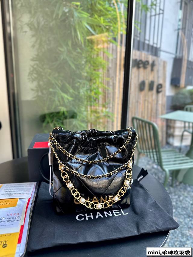 折叠盒香奈儿迷你珍珠链条包chanel22Bag Mini垃圾袋真的太美啦 高级的情冷感扑面而来超级酷 可盐可甜 给你淡淡的清新 日常出街首选 尺寸：17 19