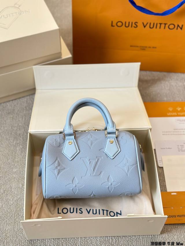 顶级原单 牛皮版本 Lv Speedy 20Cm枕头包 无论版型 内里和专柜毫无差别 真正原版复刻 内里可拆卸 火遍全球的爆款机场大包 机车女神包 明星同款 贵