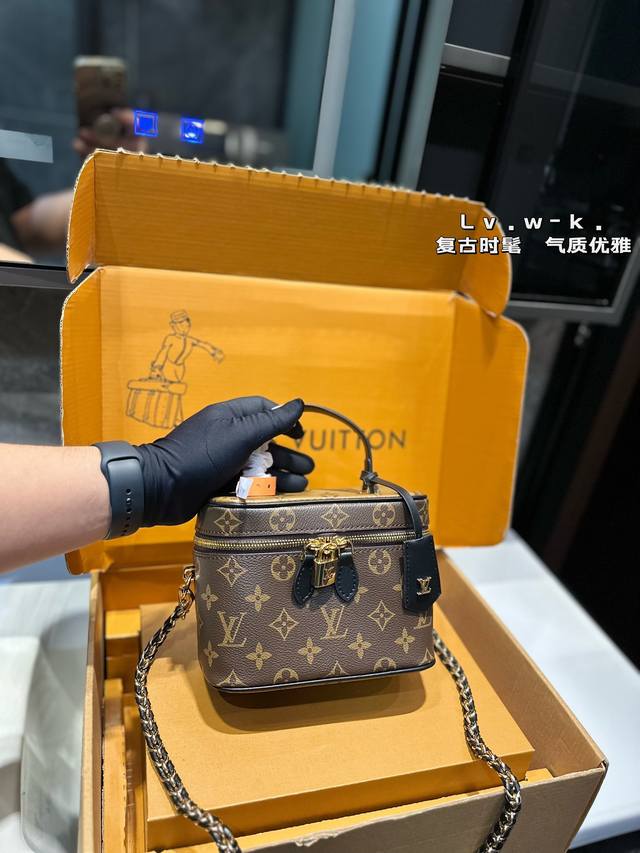 折叠飞机礼盒 Lv Nice Vanity化妆包size:18*13Cm搭配肩带