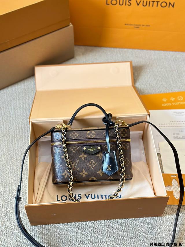 顶级原单 纯牛皮 Lv 2024 Vanity Chain Pouch 手袋 包包vanity Chain Pouch 手袋以经典化妆箱为灵感，同样采用 Mon