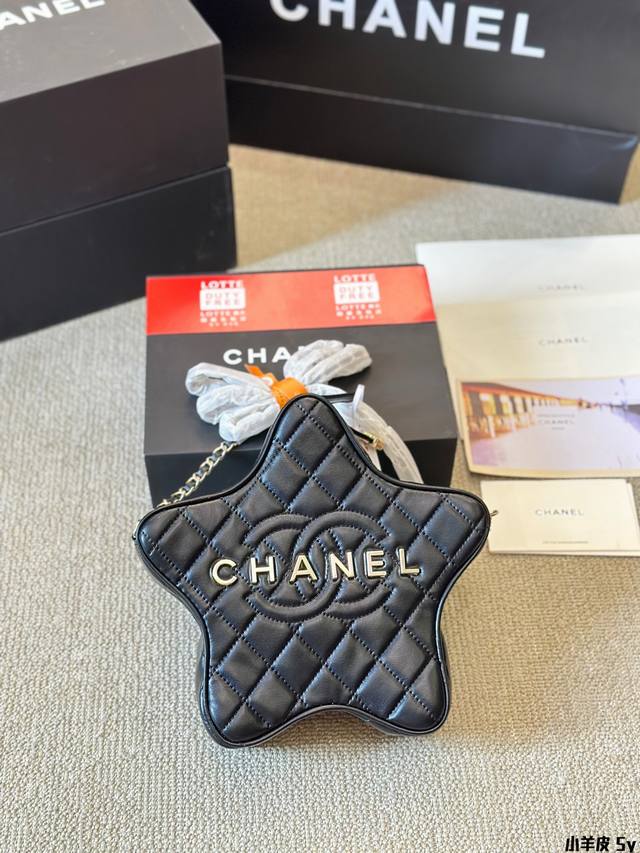 小羊皮 Chanel 星星包 慵懒随性又好背上身满满的惊喜高级慵懒又随性彻底心动的一只size：22 20Cm