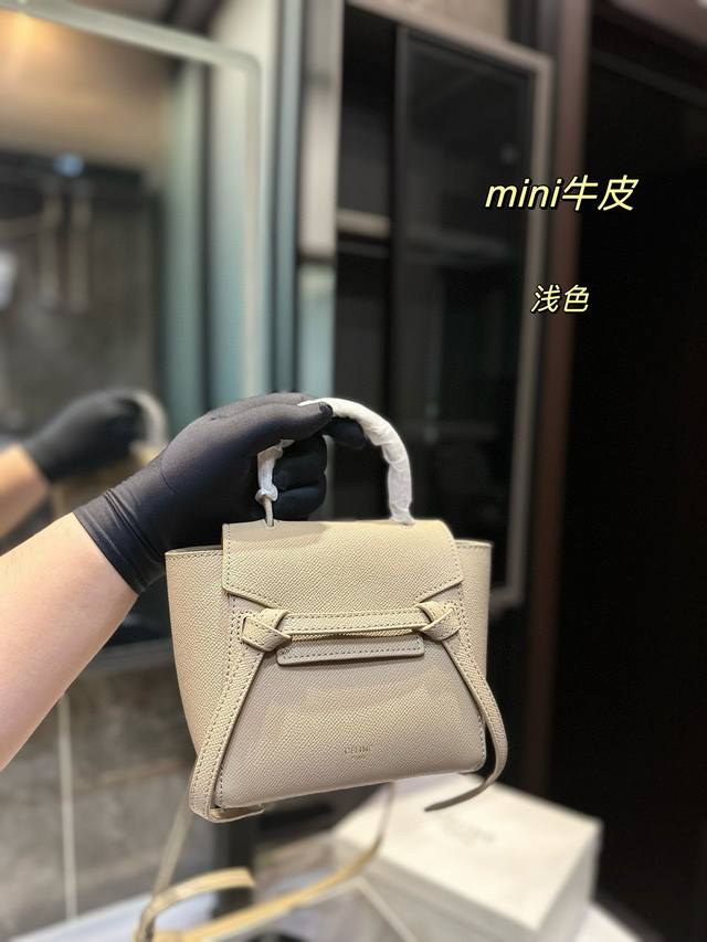 礼盒包装 Mini鲶鱼包celine Belt Bag人称鲶鱼包，在塞琳经典款里面最好用的当数鲶鱼包了，简洁的线条，柔软的包身，并且相当实用，街头巷尾它的身影无 - 点击图像关闭