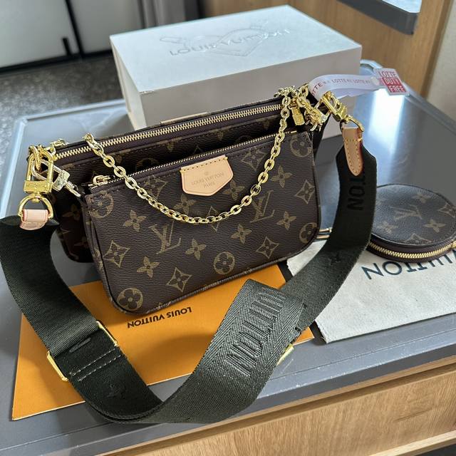 变色皮 “折叠礼盒官网飞机盒”Lv 三合一”麻将包有点酷 Lv三件套multi Pochette Accessoires，这两年一直流行的复古风潮，这回再度刮回