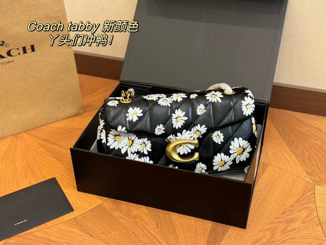 配折叠盒 Size：25*15Cm百搭神器 Tabby蔻驰 酒神新品 Quilted Tabby25链条版tabby 这你能忍住满满的小细节