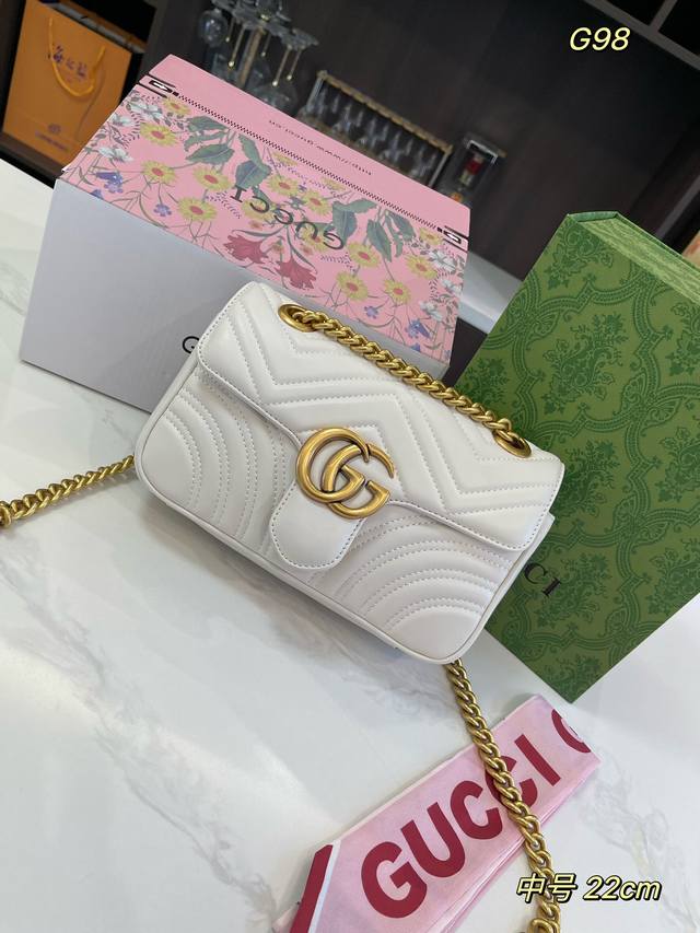 折叠礼盒飞机盒 Size：16.5Cm 22Cm 26Cm 酷奇 Gucci Marmont 链条包 Gg 马蒙 简洁大方又不失高级感 软软糯糯太有质感了 不管