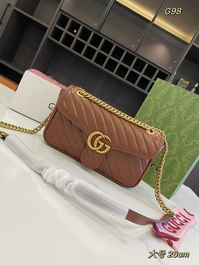 折叠礼盒飞机盒 Size：16.5Cm 22Cm 26Cm 酷奇 Gucci Marmont 链条包 Gg 马蒙 焦糖色 简洁大方又不失高级感 软软糯糯太有质感