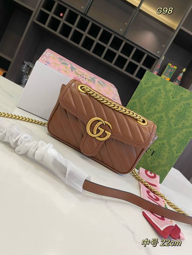 折叠礼盒飞机盒 Size：16.5Cm 22Cm 26Cm 酷奇 Gucci Marmont 链条包 Gg 马蒙 焦糖色 简洁大方又不失高级感 软软糯糯太有质感