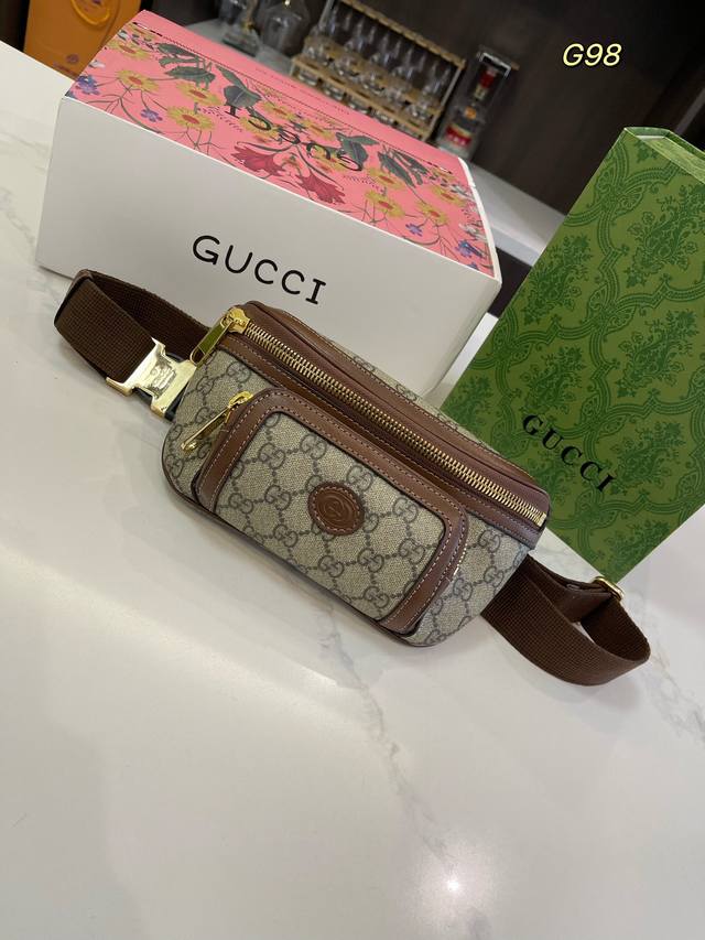 折叠礼盒飞机盒 Size：22*11Cm Gucci 酷奇 腰包 胸包 经典时尚 人手必备 四季款 超百搭