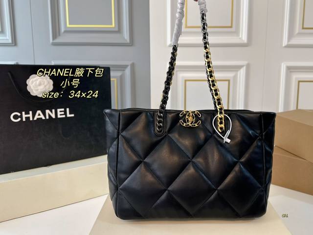 大号 小号 折叠盒 Size:31×34大号 34×24小号 Chanel香奈儿19Bag Tote腋下包 设计感十足，颜值爆棚 菱格线条让包包更百搭 仙气满满