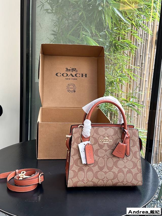 飞机盒 蔻驰coach Andrea手提戴妃包 24春夏新品 好看的造型，简约大气不失典雅和时尚风格 轻松驾驭多种场合和搭配风格 经典戴妃包款式更是紧跟流行趋势